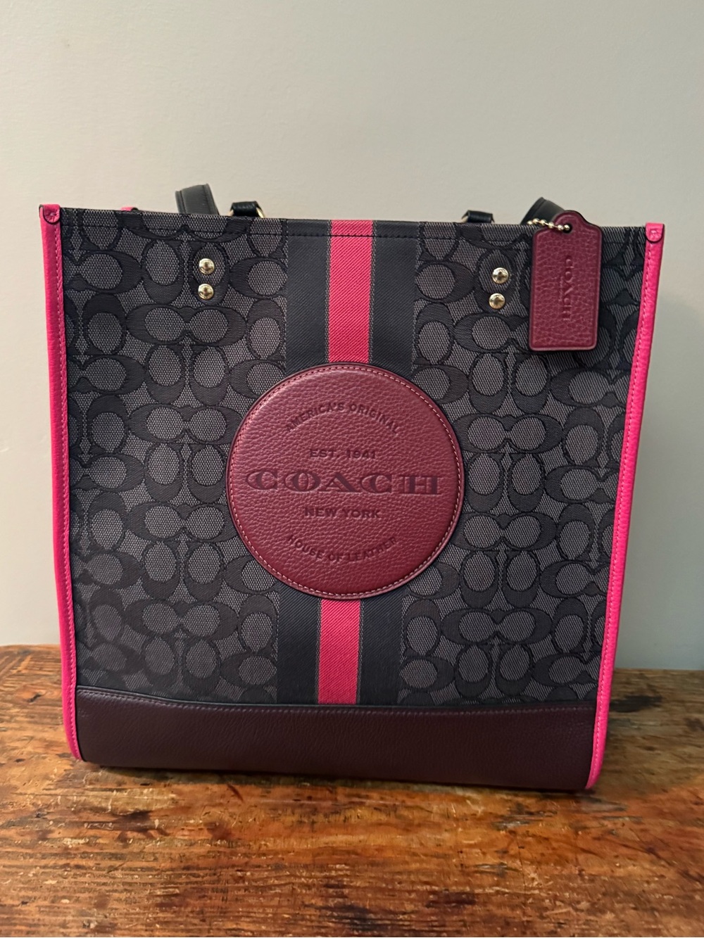 🖤NWOT Coach Black and Pink Signature Dempsey Tote with Burgundy Medallion🩷
